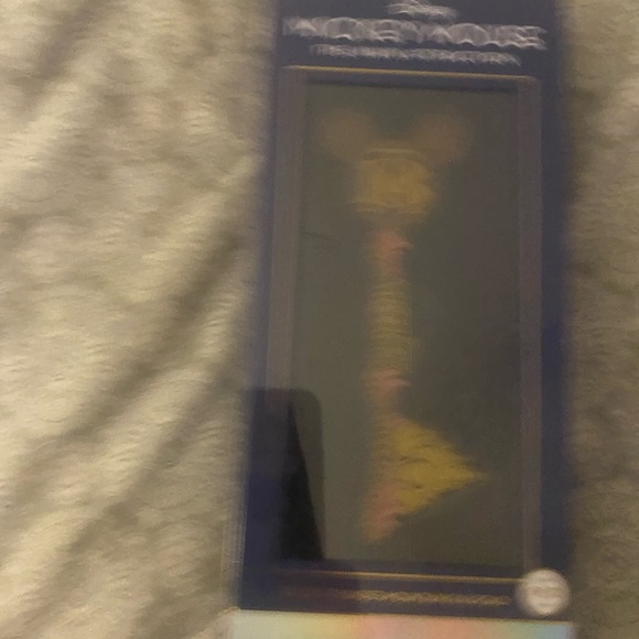 - Disney Mickey Mouse The Main Attraction Key Thunder Mountain Railroad ✨✨ - Picture 2 of 4